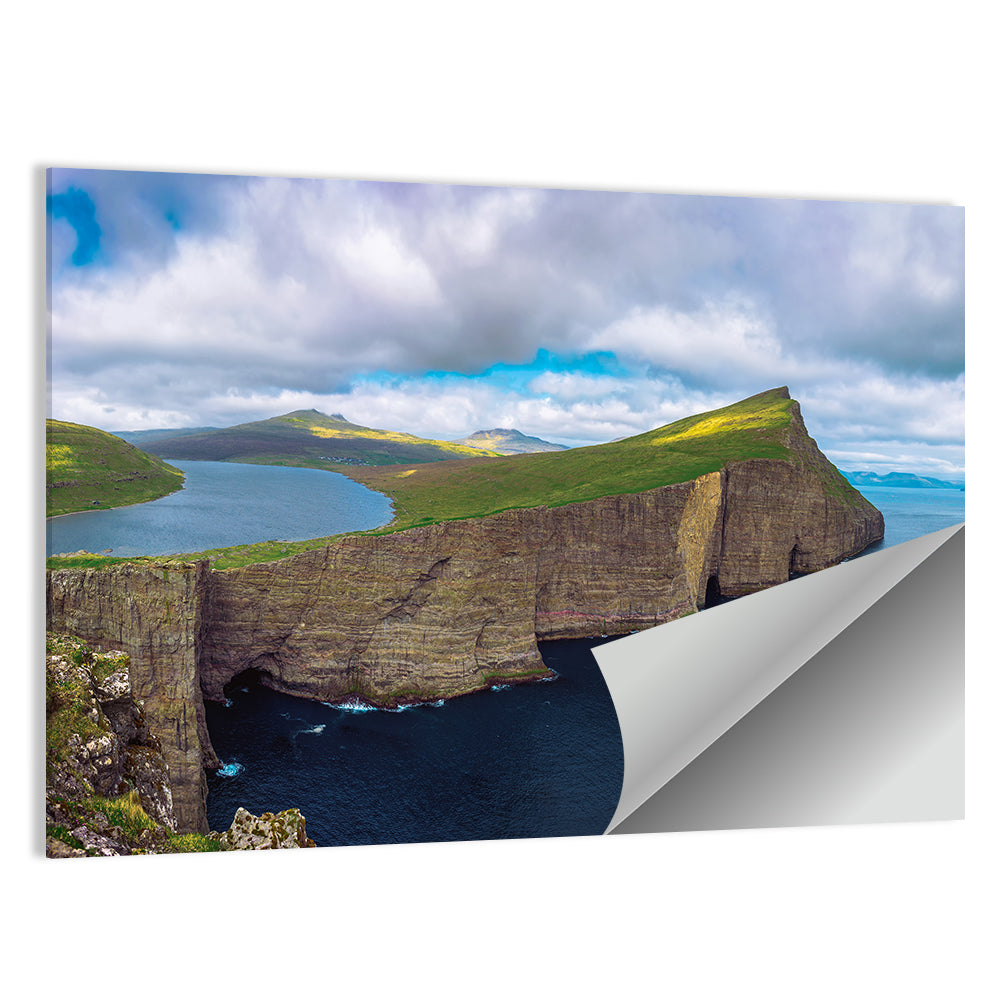 Cliff of Lake Sorvagsvatn Wall Art