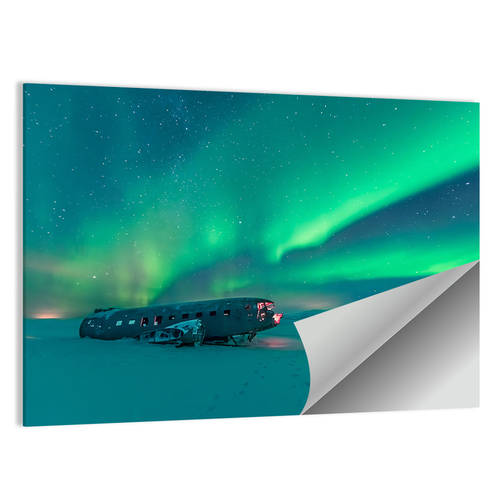 Northern Lights Over Sólheimasandur Wreck Wall Art