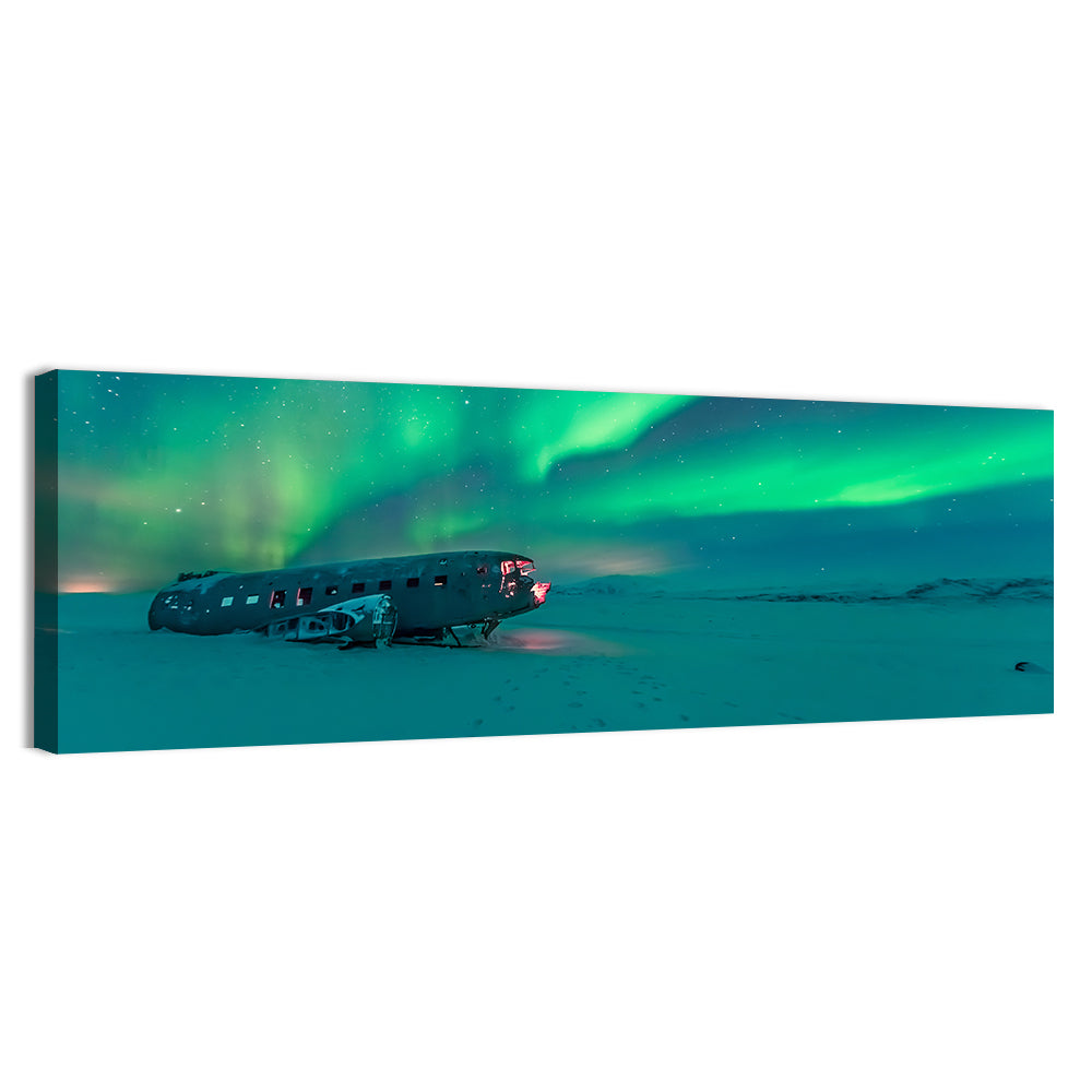 Northern Lights Over Sólheimasandur Wreck Wall Art