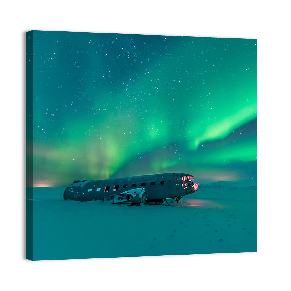 Northern Lights Over Sólheimasandur Wreck Wall Art