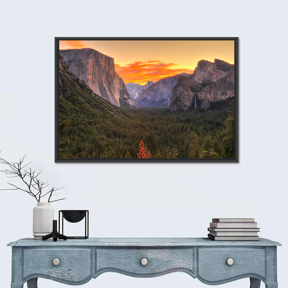 Yosemite Valley Sunset from Tunnel View Wall Art in a room, landscape