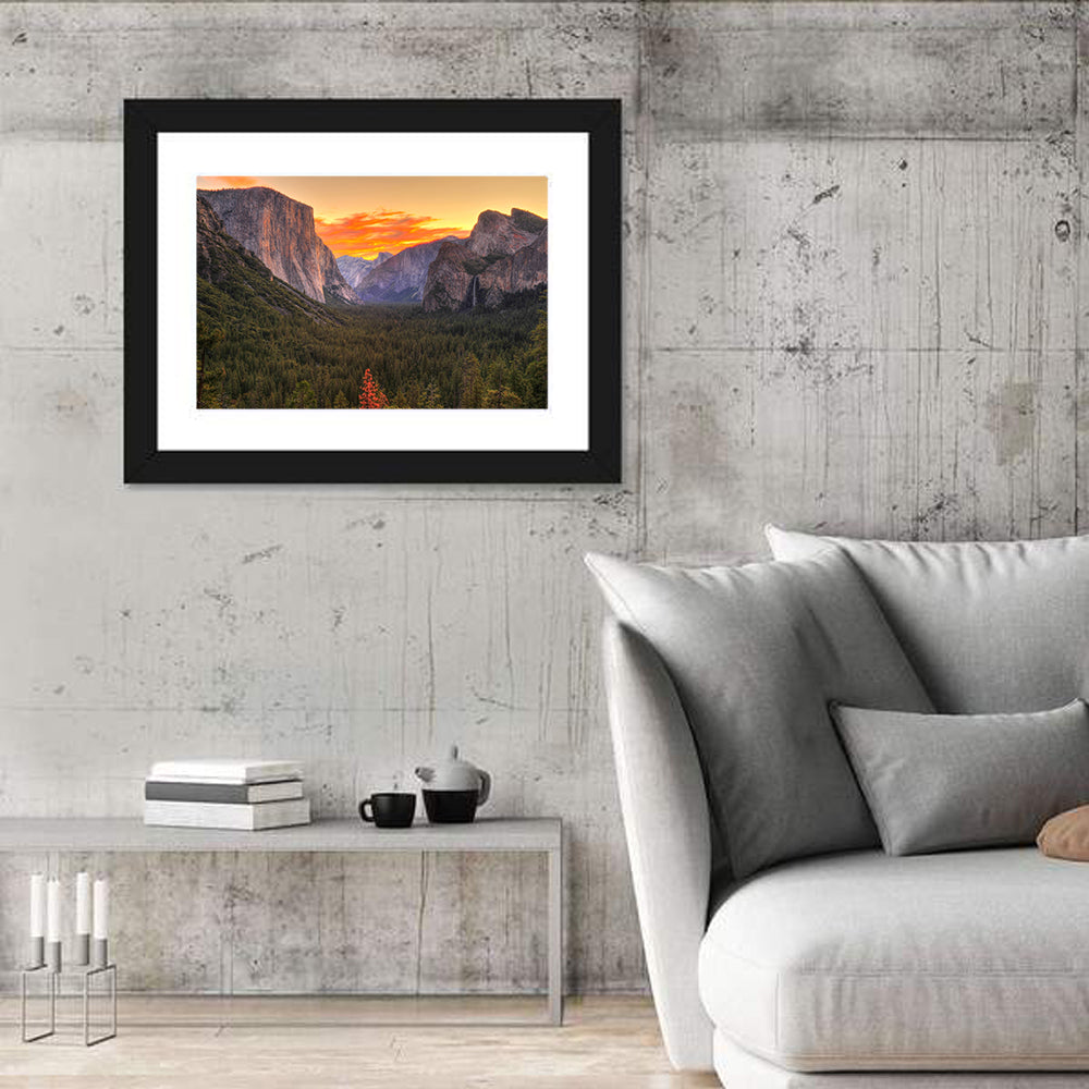 Yosemite Valley Sunset from Tunnel View Wall Art in a room, landscape
